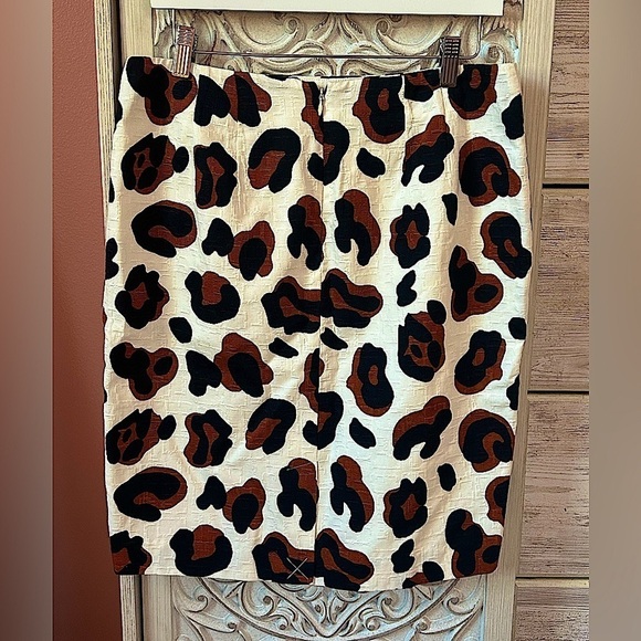Talbots mob wife bold black and brown leopard print on white lined mini skirt - Picture 2 of 6